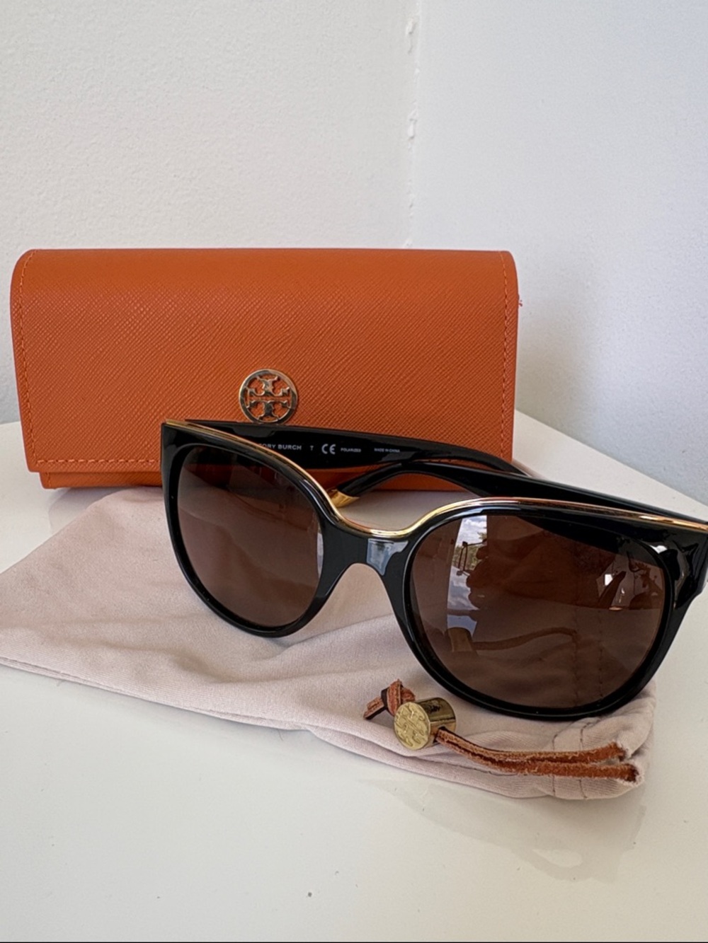 Tory Burch Sunglasses Black/Gold with Orange Saffiano Leather Continental Case